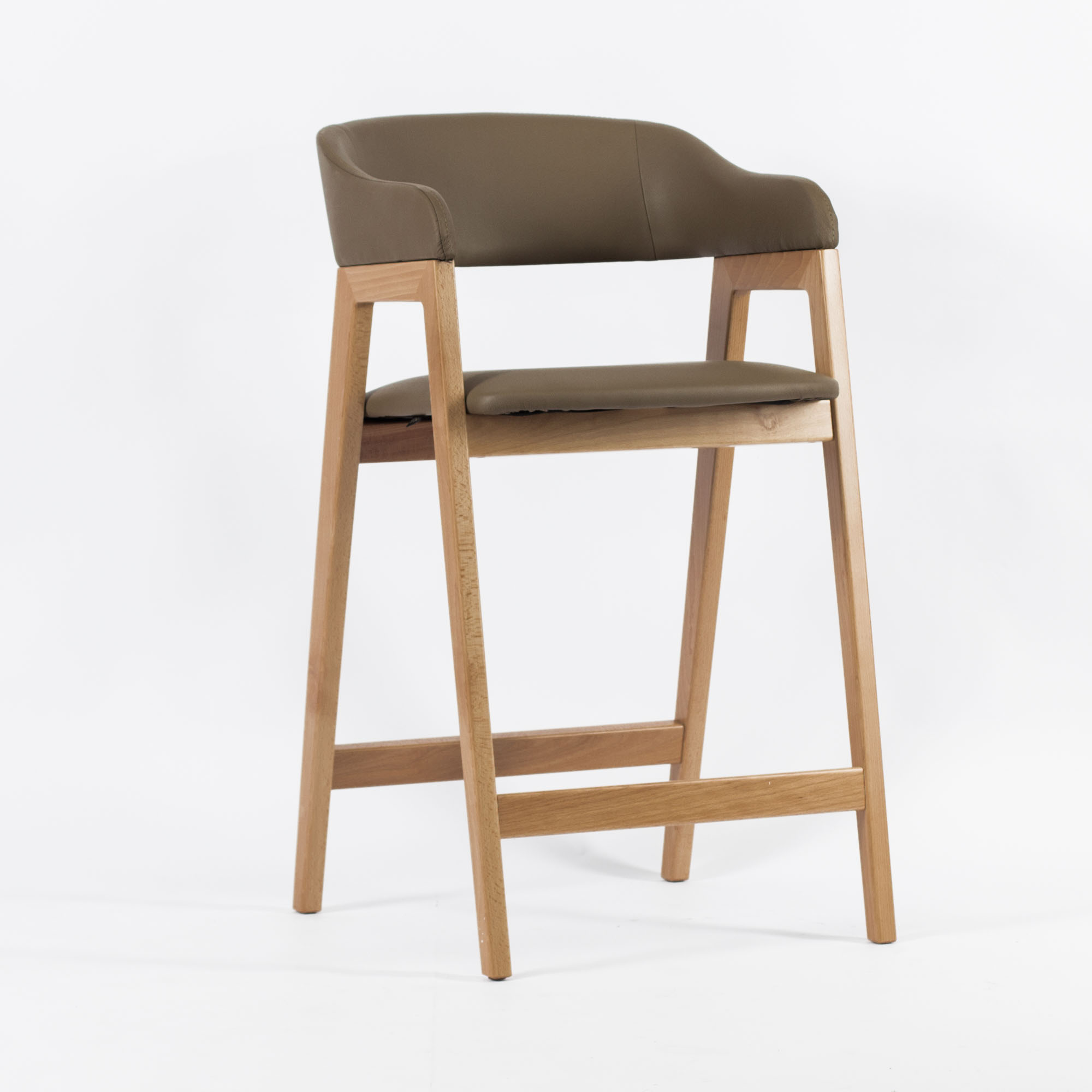 Стул Челси барный коричневая экокожа массив бука (натуральный) высота подлокотников 96 см