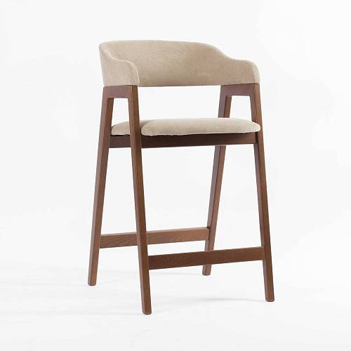 картинка Стул Челси полубарный бежевая ткань (Ophelia) массив бука (орех) высота подлокотников 83,5 см от производителя дизайнерской мебели Deephouse