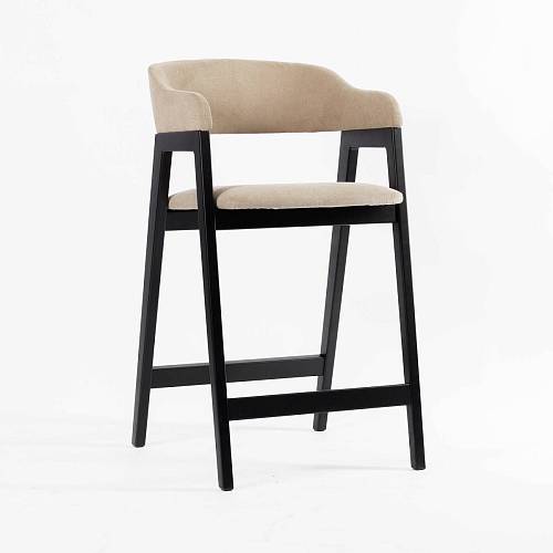 картинка Стул Челси полубарный бежевая ткань (Ophelia) массив бука (черный) высота подлокотников 83,5 см от производителя дизайнерской мебели Deephouse