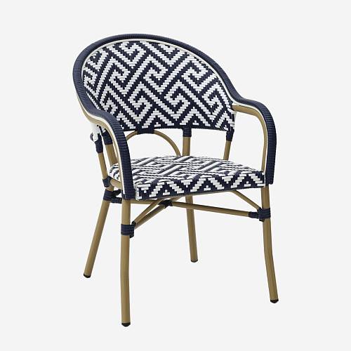 картинка Стул Фрежюс с подлокотниками плетеный темно-синий/белый ножки металл коричневые от производителя дизайнерской мебели Deephouse