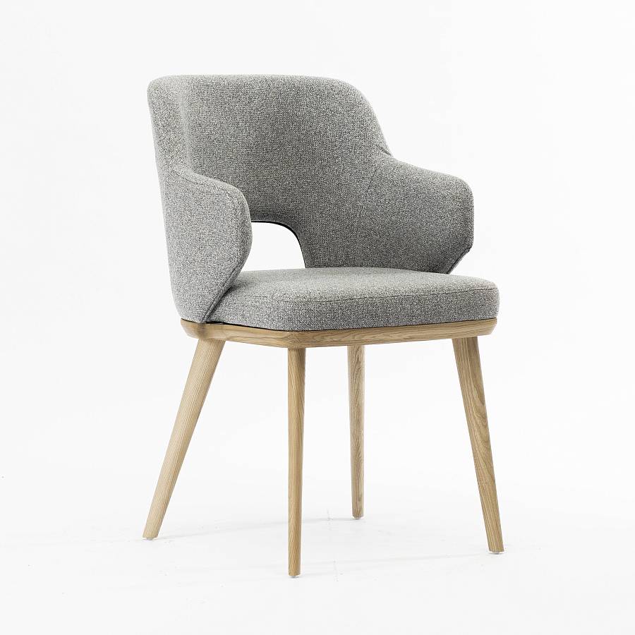 картинка Стул Трентино с подлокотниками с вырезом светло-серая ткань ясень тон натуральный (лак/матовый) от производителя дизайнерской мебели Deephouse