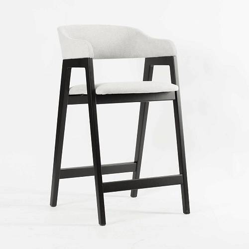 картинка Стул Челси барный пепельная ткань массив бука (черный) высота подлокотников 93,5 см от производителя дизайнерской мебели Deephouse