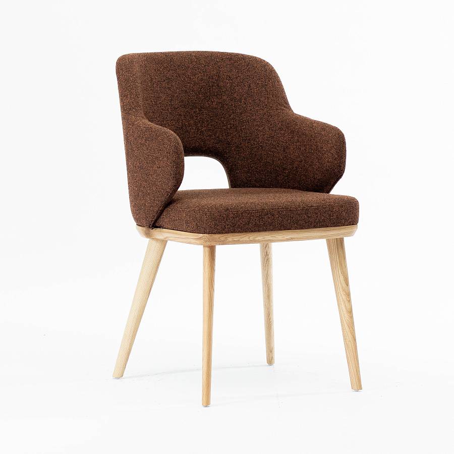 картинка Стул Трентино с подлокотниками с вырезом ткань цвет охра ясень тон натуральный (лак/матовый) от производителя дизайнерской мебели Deephouse