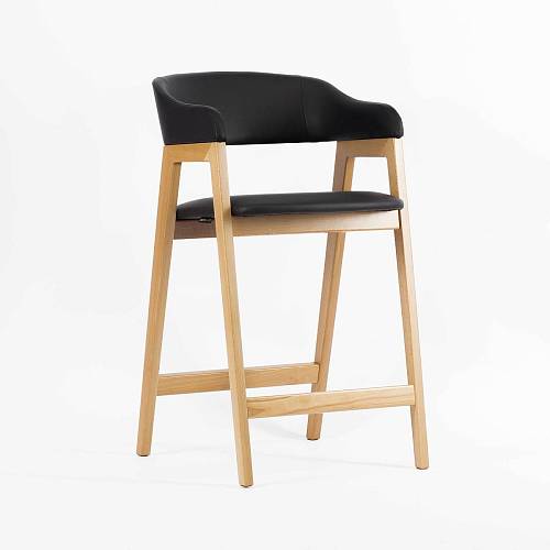 картинка Стул Челси полубарный черная экокожа массив бука (натуральный) высота подлокотников 83,5 см от производителя дизайнерской мебели Deephouse