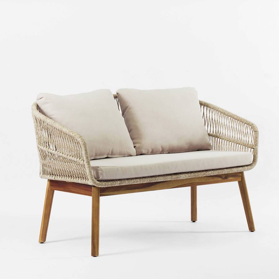 картинка Outlet! Диван Самоа двухместный плетеный бежевая ткань подушка бежевая ножки акация светло-коричневый от производителя дизайнерской мебели Deephouse