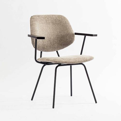 картинка Стул Ант бежево-коричневая ткань подлокотники дерево (темный венге) ножки металл (черный) от производителя дизайнерской мебели Deephouse