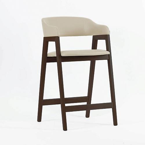 картинка Стул Челси полубарный кремовая экокожа массив бука (темный орех) высота подлокотников 83,5 см от производителя дизайнерской мебели Deephouse