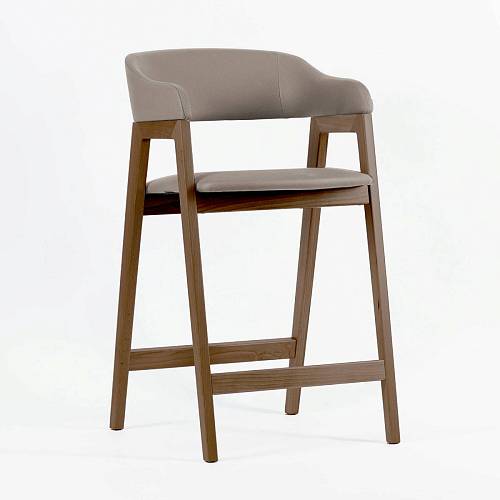 картинка Стул Челси полубарный серо-коричневая экокожа массив бука (терра) высота подлокотников 83,5 см от производителя дизайнерской мебели Deephouse
