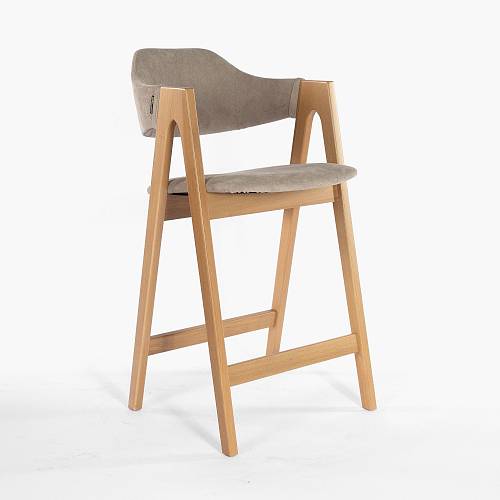 картинка Стул Белфаст полубарный бежевая ткань массив бука (натуральное дерево) высота подлокотников 85 см от производителя дизайнерской мебели Deephouse