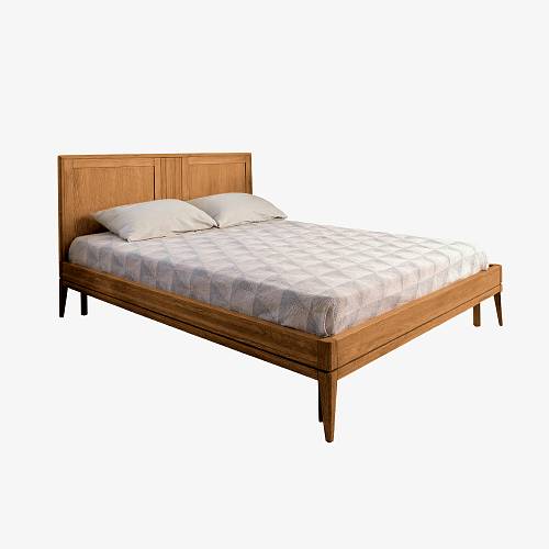 картинка Кровать Брисбен 207х165х100 см спальное место 160х200 без настила массив дуба тон коньяк (масло) от производителя дизайнерской мебели Deephouse