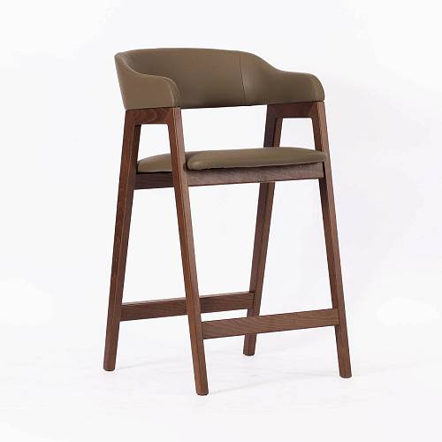 картинка Стул Челси полубарный коричневая экокожа массив бука (орех) высота подлокотников 83,5 см от производителя дизайнерской мебели Deephouse