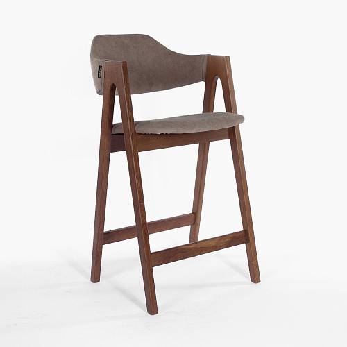 картинка Стул Белфаст полубарный бежево-коричневая ткань массив бука (орех масло/лак) от производителя дизайнерской мебели Deephouse