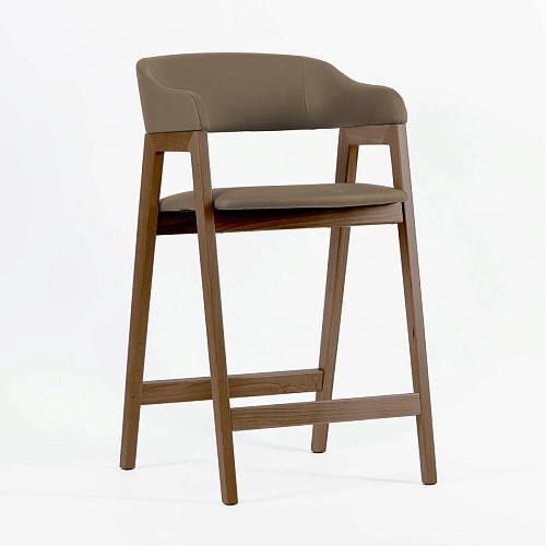 картинка Стул Челси полубарный коричневая экокожа массив бука (терра) высота подлокотников 83,5 см от производителя дизайнерской мебели Deephouse