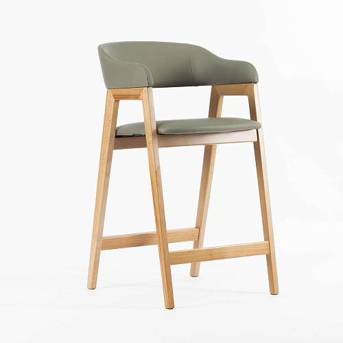 картинка Стул Челси полубарный оливковая экокожа массив бука (натуральный) высота подлокотников 83,5 см от производителя дизайнерской мебели Deephouse