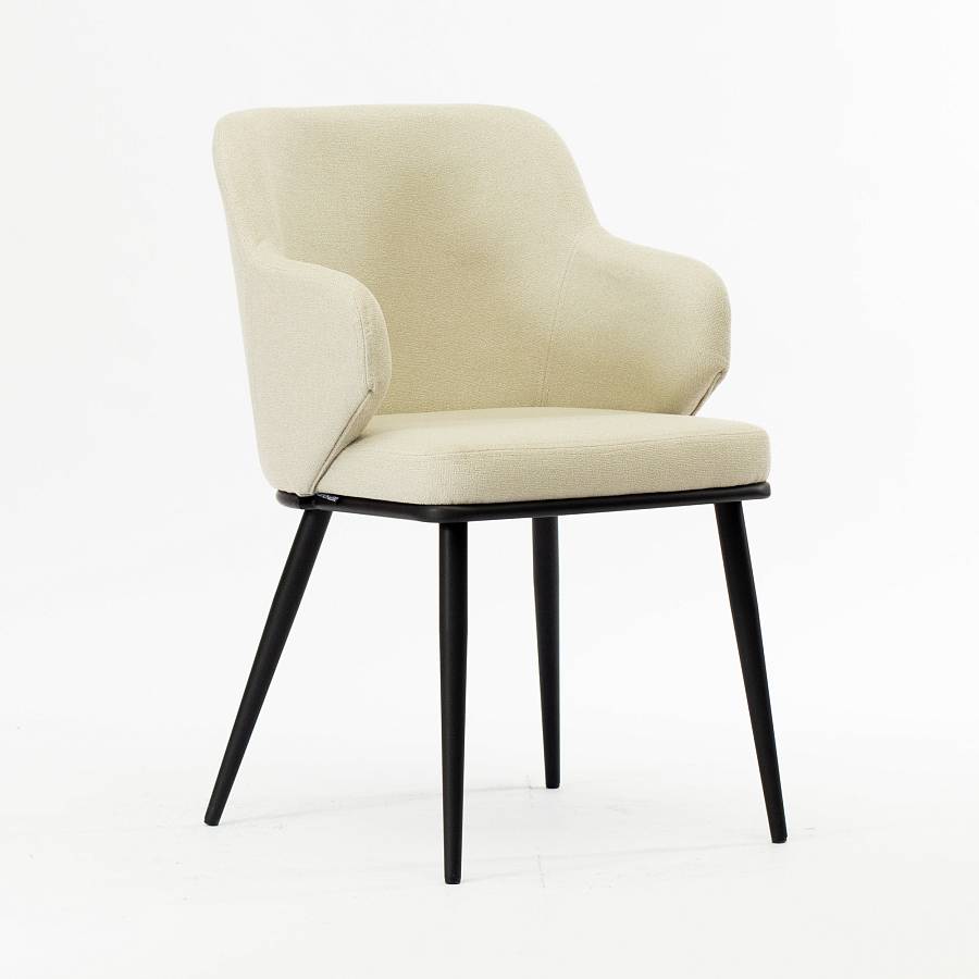 картинка Стул Трентино с подлокотниками без выреза светло-бежевая ткань ножки металл тон черный от производителя дизайнерской мебели Deephouse