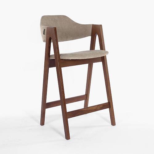 картинка Стул Белфаст полубарный бежевая ткань массив бука (орех масло/лак) от производителя дизайнерской мебели Deephouse