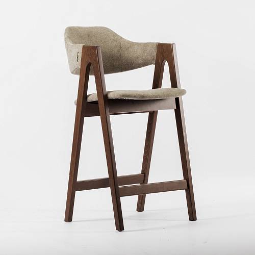 картинка Стул Белфаст полубарный бежево-коричневая ткань массив бука (орех) (х) от производителя дизайнерской мебели Deephouse