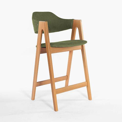 картинка Стул Белфаст полубарный зеленая ткань массив бука (натуральное дерево масло/лак) высота подлокотников 85 см от производителя дизайнерской мебели Deephouse