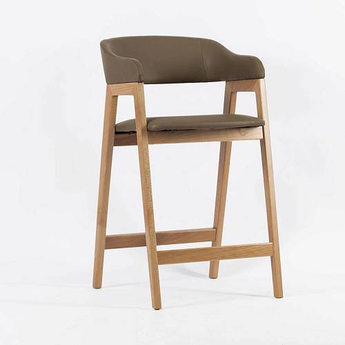 картинка Стул Челси полубарный коричневая экокожа массив бука (натуральный) высота подлокотников 83,5 см от производителя дизайнерской мебели Deephouse