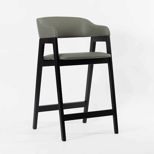 картинка Стул Челси полубарный оливковая экокожа массив бука (черный) высота подлокотников 83,5 см от производителя дизайнерской мебели Deephouse