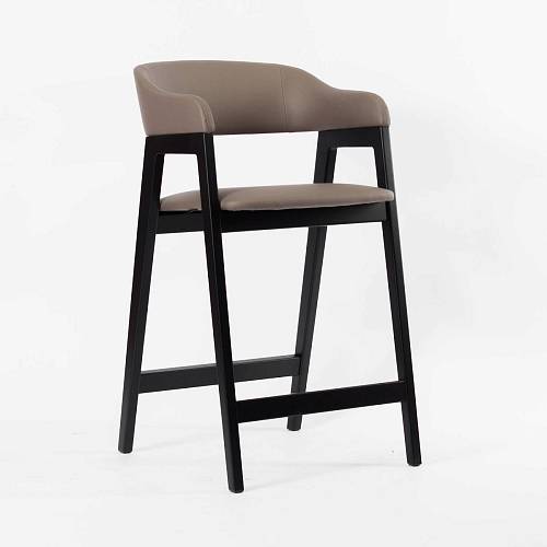 картинка Стул Челси полубарный серо-коричневая экокожа массив бука (черный) высота подлокотников 83,5 см от производителя дизайнерской мебели Deephouse