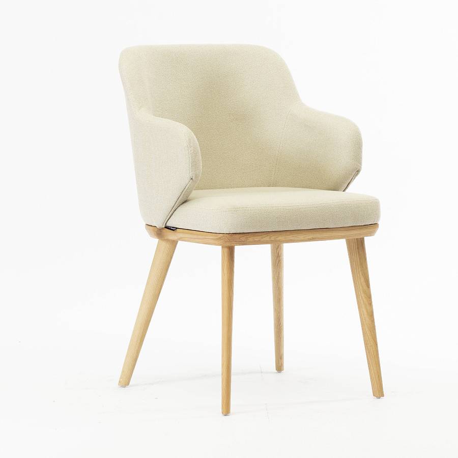 картинка Стул Трентино с подлокотниками без выреза светло-бежевая ткань ясень тон натуральный (лак/матовый) от производителя дизайнерской мебели Deephouse