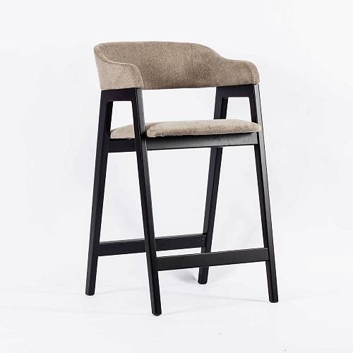 картинка Стул Челси полубарный бежево-коричневая ткань массив бука (черный) высота подлокотников 83,5 см от производителя дизайнерской мебели Deephouse