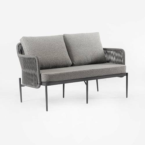 картинка Диван Сен-Барт плетеный серый ткань букле 3 подушки серые ножки серый металл от производителя дизайнерской мебели Deephouse