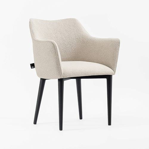 картинка Стул Moscow Denis Simachev for DH бежевая ткань букле ножки черные от производителя дизайнерской мебели Deephouse