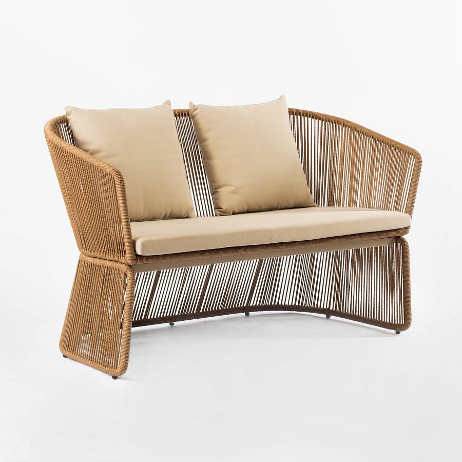 картинка Диван Сен-Тропе плетеный искусственный ротанг бежевый 3 подушки бежевые от производителя дизайнерской мебели Deephouse